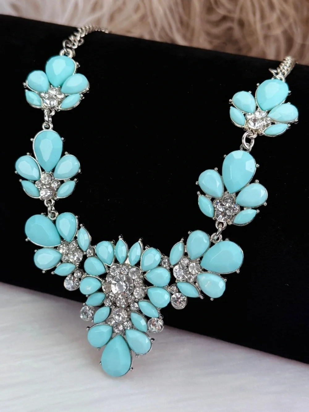 Beautiful vintage Silvertone blue with clear bling costume statement necklace
